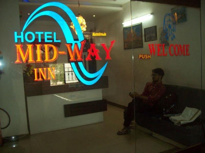 Hotel Mid - Way Inn جاندي نجر المظهر الخارجي الصورة